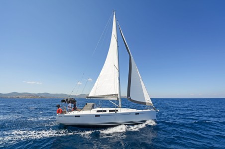 Hanse 415 | Yacht Charter Greece | Travelboat