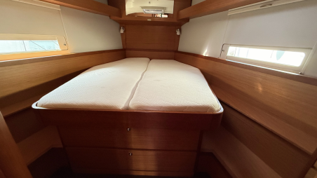 Dufour Dufour 430 GL | Yacht Charter Italy | Travelboat