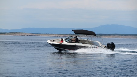 Sea Ray SPX 210 | Yacht Charter Croatia | Travelboat