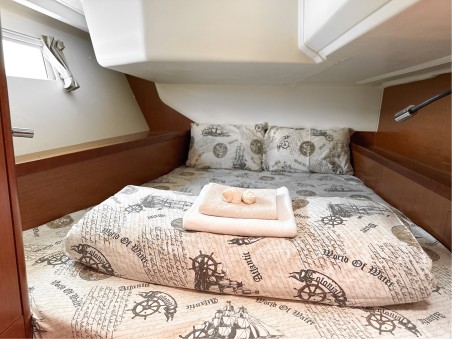 Oceanis 45 - 4 cab. | Yacht Charter Montenegro | Travelboat