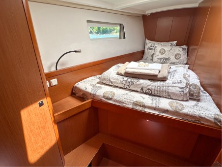 Oceanis 45 - 4 cab. | Yacht Charter Montenegro | Travelboat