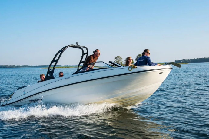Bayliner VR6 | Motorboat Charter Masuria | Travelboat