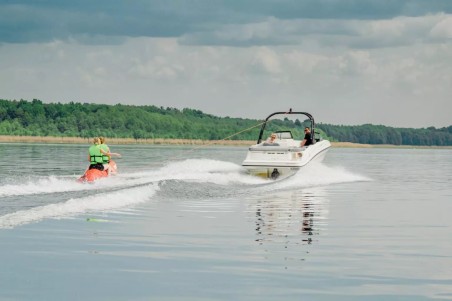 Bayliner VR6 | Motorboat Charter Masuria | Travelboat