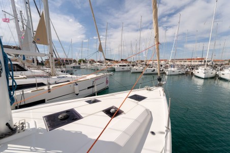 Oceanis 41.1 | Yacht Charter Croatia | Travelboat
