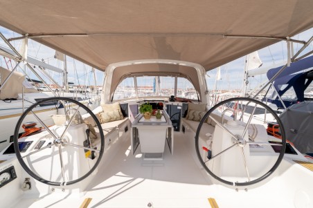 Oceanis 41.1 | Yacht Charter Croatia | Travelboat