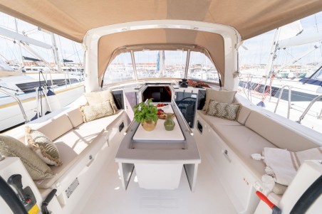 Oceanis 41.1 | Yacht Charter Croatia | Travelboat