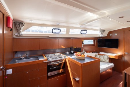 Oceanis 41.1 | Yacht Charter Croatia | Travelboat