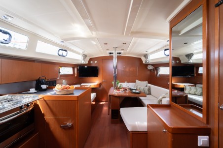 Oceanis 41.1 | Yacht Charter Croatia | Travelboat