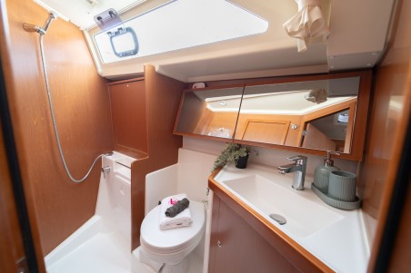 Oceanis 41.1 | Yacht Charter Croatia | Travelboat