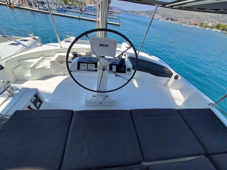 Lagoon 52 F - 5 + 2 cab. | Yacht Charter Spain | Travelboat