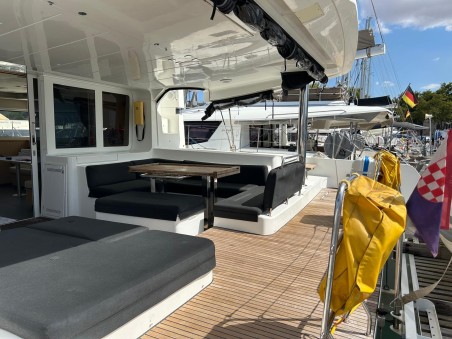 Lagoon 52 F - 5 + 2 cab. | Yacht Charter Spain | Travelboat