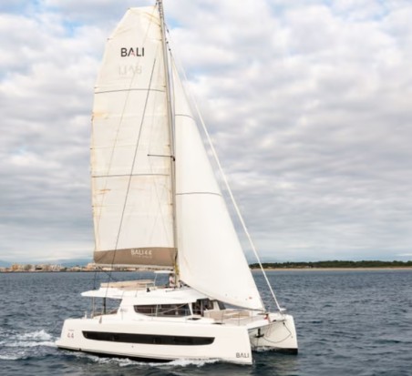 Bali 4.4 - 3 cab. | Yacht Charter Australia and Oceania | Travelboat