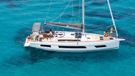 Dufour 44 - 3 cab. | Yacht Charter France | Travelboat