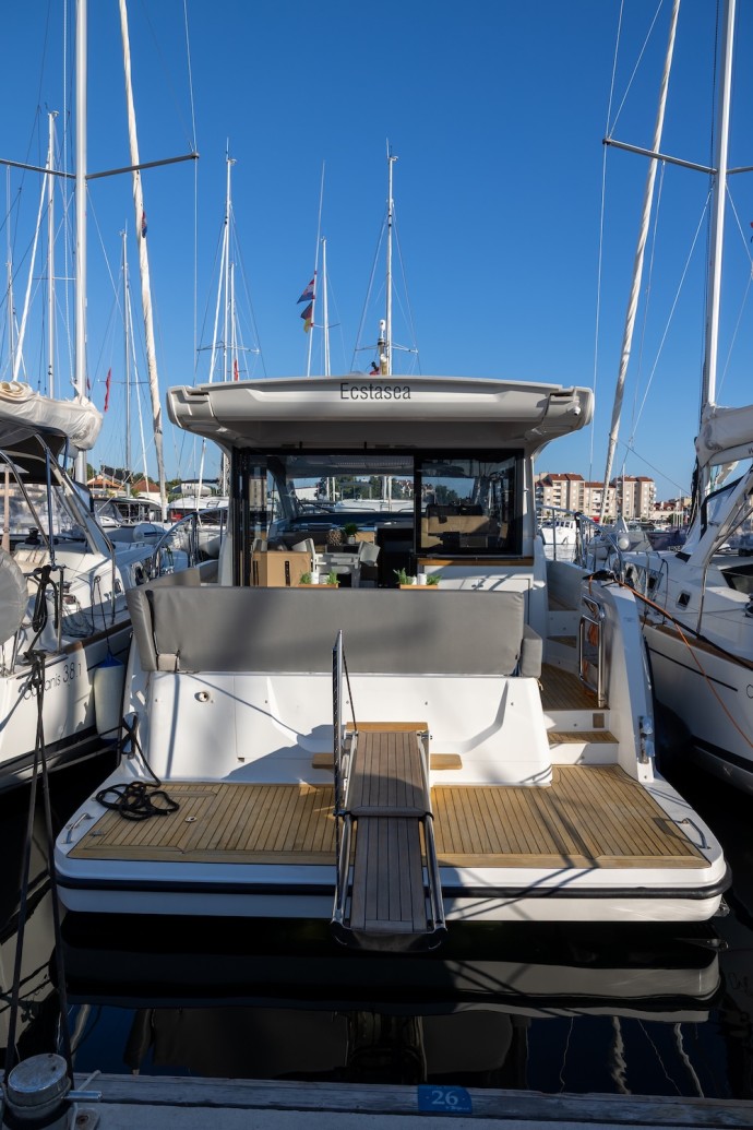 Sealine C390 | Yacht Charter Croatia | Travelboat