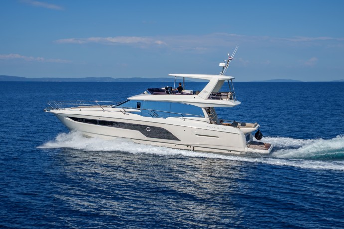 Prestige 590 Flybridge | Yacht Charter Croatia | Travelboat
