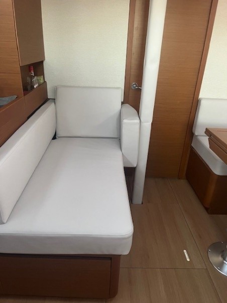 Jeanneau Sun Odyssey 410 | Yacht Charter France | Travelboat