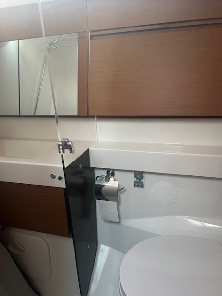 Jeanneau Sun Odyssey 410 | Yacht Charter France | Travelboat