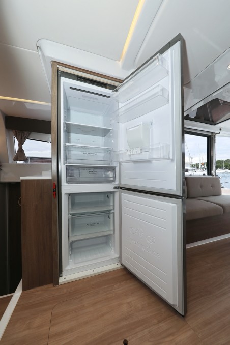 Catana Group Bali 4.2 - 4 + 1 cab. Open Office