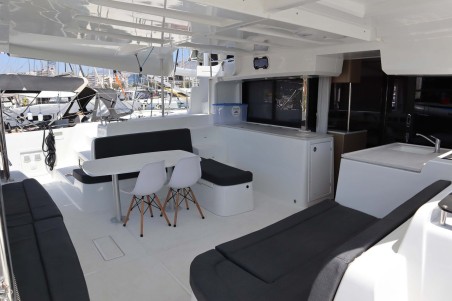 Lagoon 46 Fly | Czarter jachtu Grecja | Travelboat