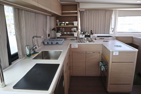 Lagoon 46 Fly | Czarter jachtu Grecja | Travelboat