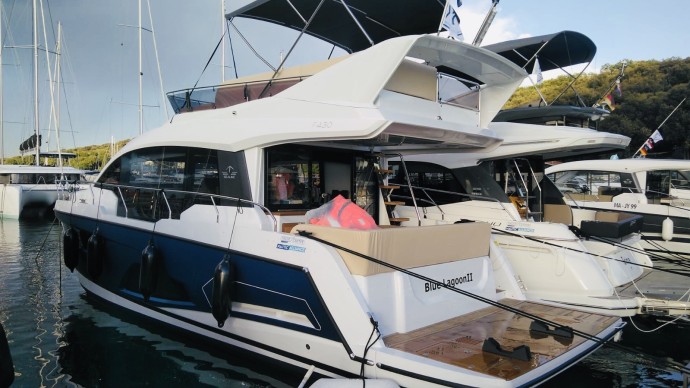 Sealine F430 | Czarter jachtu Chorwacja | Travelboat