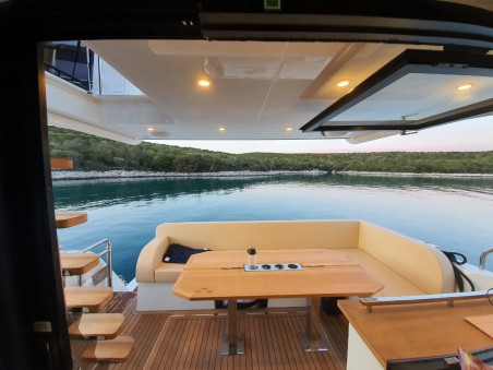 Sealine F430 | Czarter jachtu Chorwacja | Travelboat