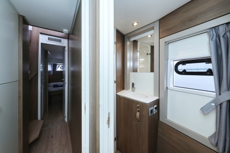 Catana Group Bali 4.4 - 4 + 2 cab. James Webb