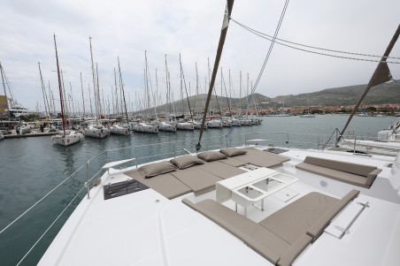 Catana Group Bali 5.4 - 6 + 2 cab. Lalounge