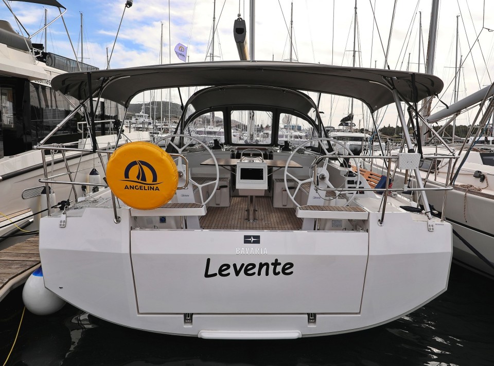 Bavaria Yachtbau Bavaria C42 Levente