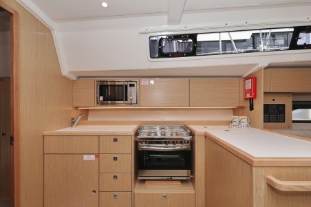 Bavaria Yachtbau Bavaria C42 Levente