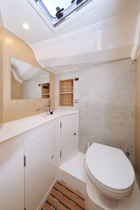 Bavaria Yachtbau Bavaria C42 Levente