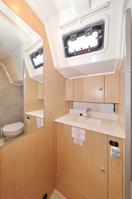 Bavaria Yachtbau Bavaria C42 Levente