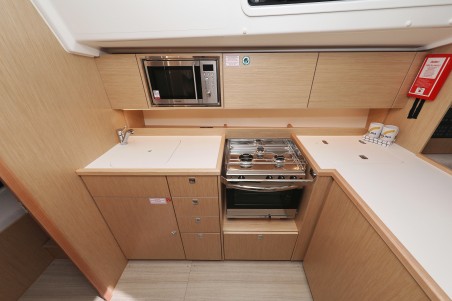 Bavaria Yachtbau Bavaria C42 Levente