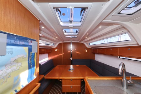 Bavaria Yachtbau Bavaria Cruiser 37 - 3 cab. Angelic