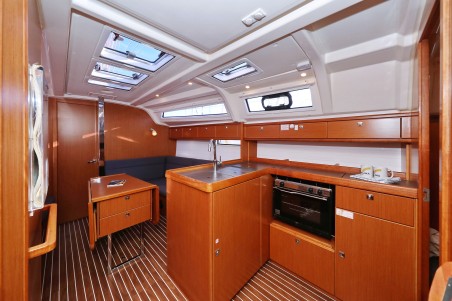 Bavaria Yachtbau Bavaria Cruiser 37 - 3 cab. Angelic