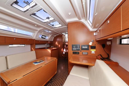 Bavaria Yachtbau Bavaria Cruiser 37 - 3 cab. Sun Course
