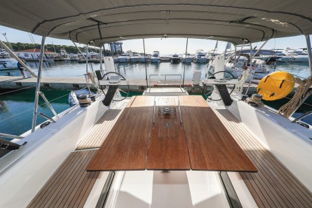 Dufour Yachts Dufour 470 - 3 cab. Amber