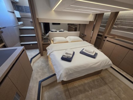 Prestige 520 Flybridge | Yacht Charter Croatia | Travelboat