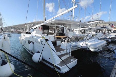 Fountaine Pajot Fountaine Pajot Astrea 42 - 4 + 2 cab. Ocean Runner
