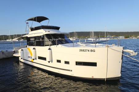 Cobra Yachts Futura 40 Grand Horizon Backup