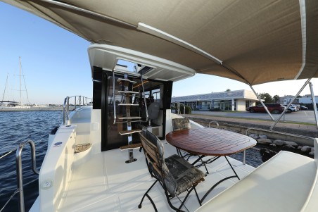 Cobra Yachts Futura 40 Grand Horizon Backup