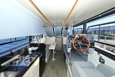 Cobra Yachts Futura 40 Grand Horizon Backup