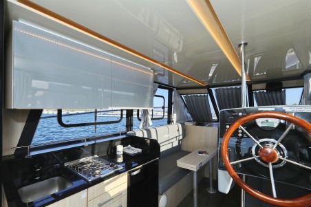 Cobra Yachts Futura 40 Grand Horizon Backup