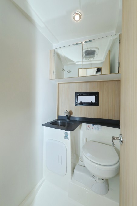 Cobra Yachts Futura 40 Grand Horizon Backup