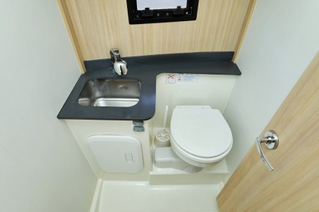 Cobra Yachts Futura 40 Grand Horizon Backup