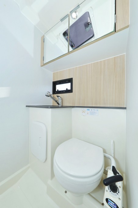 Cobra Yachts Futura 40 Grand Horizon Backup