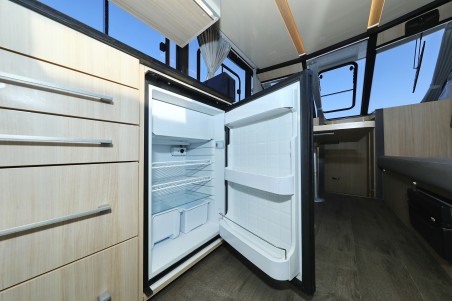 Cobra Yachts Futura 40 Grand Horizon Backup