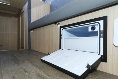 Cobra Yachts Futura 40 Grand Horizon Backup