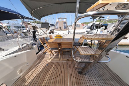 Cobra Yachts Futura 40 Grand Horizon Muneca