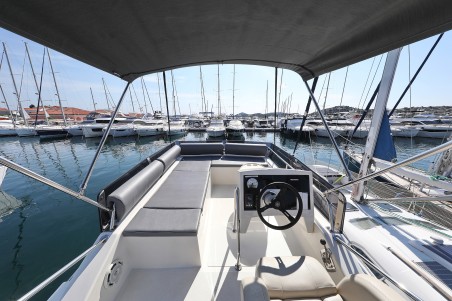 Cobra Yachts Futura 40 Grand Horizon Muneca